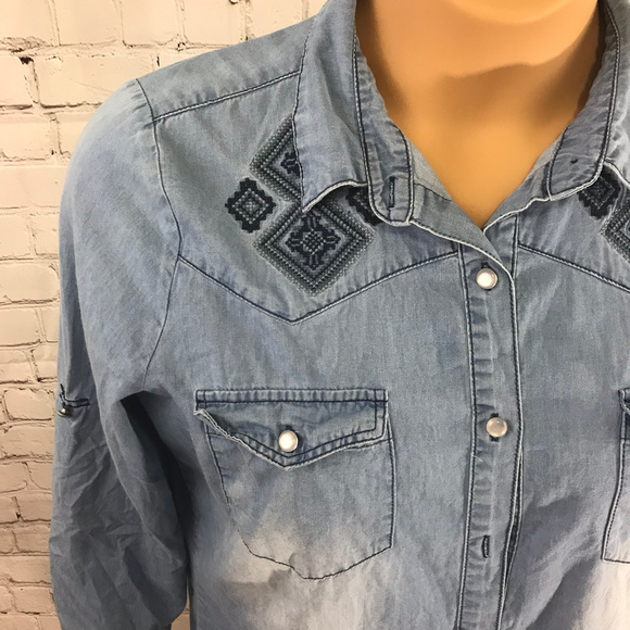 Ellison Light Wash Embroidered Western Button Up L - Picture 3 of 8